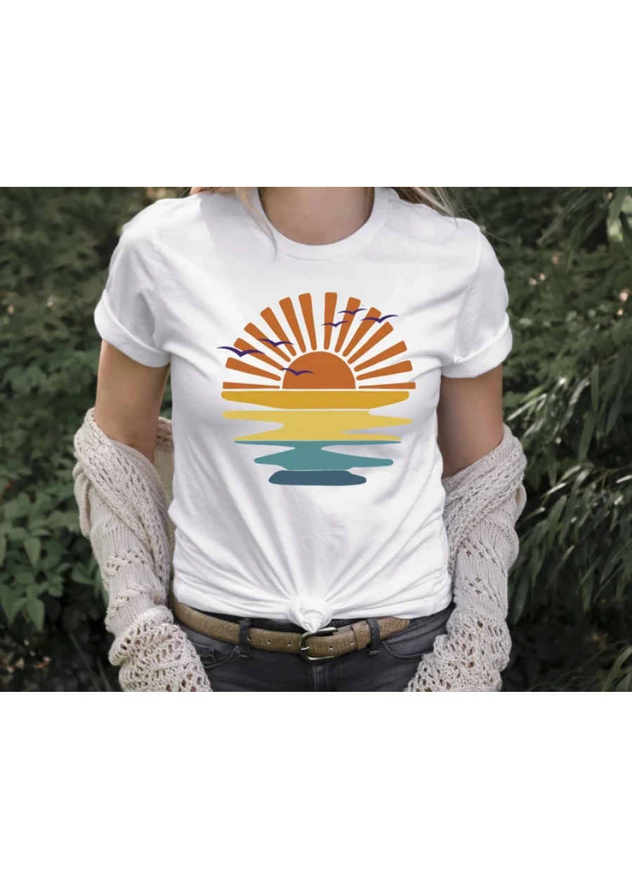 Retro Sunset Waves T-Shirt: Beachy Summer Vibes